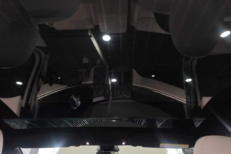 Used Tesla Model S 2023 Three-Motor All-Wheel-Drive Plaid Version Headliner