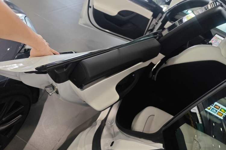 Used Tesla Model S 2023 Three-Motor All-Wheel-Drive Plaid Version Left Rear Door Interior