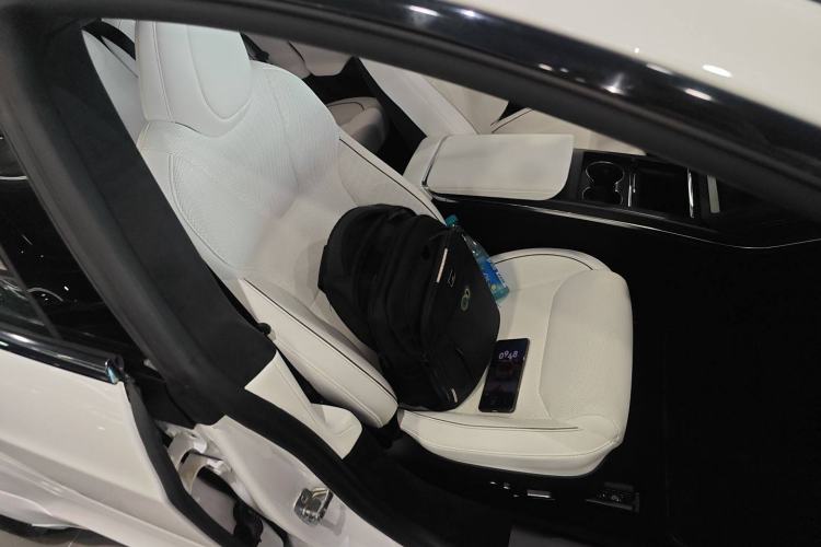 Used Tesla Model S 2023 Three-Motor All-Wheel-Drive Plaid Version Right Front Seat