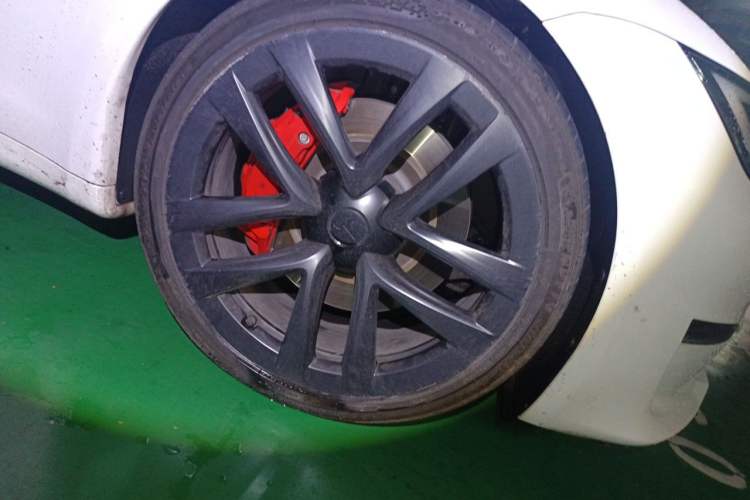 Used Tesla Model S 2023 Three-Motor All-Wheel-Drive Plaid Version Right Front Wheel Hub