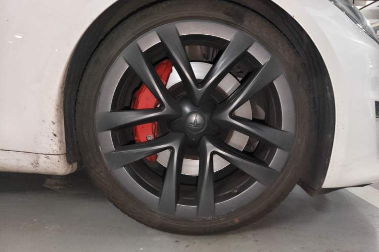 Used Tesla Model S 2023 Three-Motor All-Wheel-Drive Plaid Version Right Front Wheel Hub