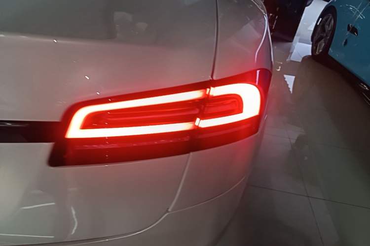 Used Tesla Model S 2023 Dual-Motor All-Wheel-Drive Version Right Rear Taillight