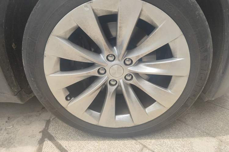 Used Tesla Model X 2016 X 90D Right Front Wheel Hub