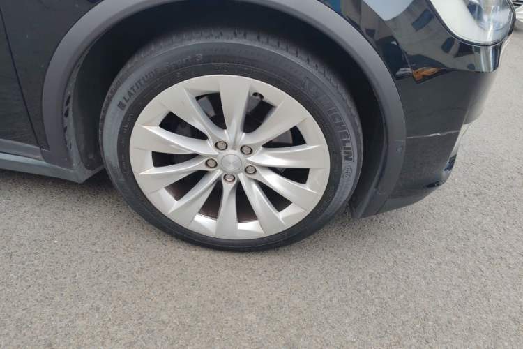 Used Tesla Model X 2016 X 75D Right Front Wheel Hub