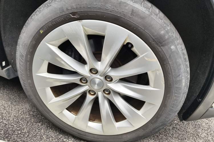 Used Tesla Model X 2016 X 75D Right Front Wheel Hub
