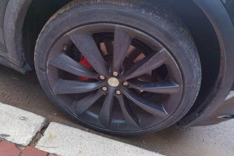 Used Tesla Model X 2016 X 75D Right Front Wheel Hub