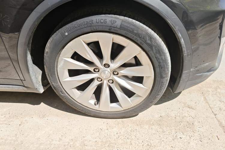 Used Tesla Model X 2016 X 75D Right Front Wheel Hub