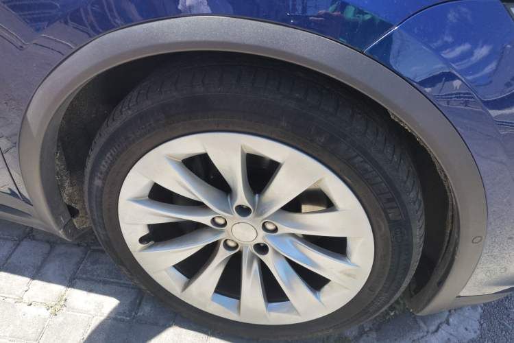 Used Tesla Model X 2016 X 90D Right Front Wheel Hub
