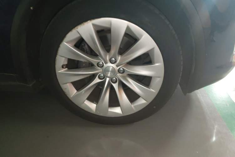 Used Tesla Model X 2016 X 90D Right Front Wheel Hub