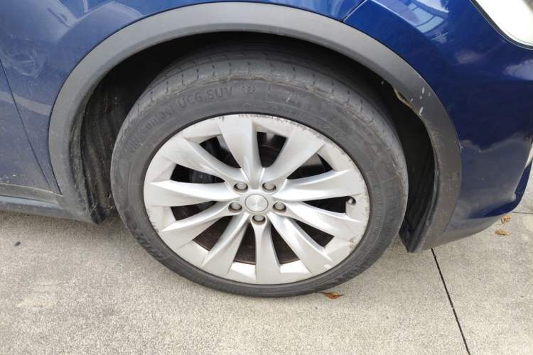 Used Tesla Model X 2016 X 75D Right Front Wheel Hub