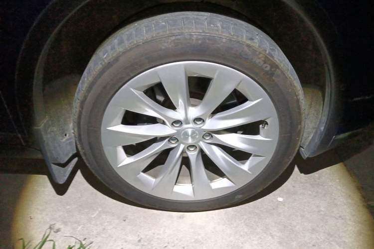Used Tesla Model X 2016 X 90D Right Front Wheel Hub