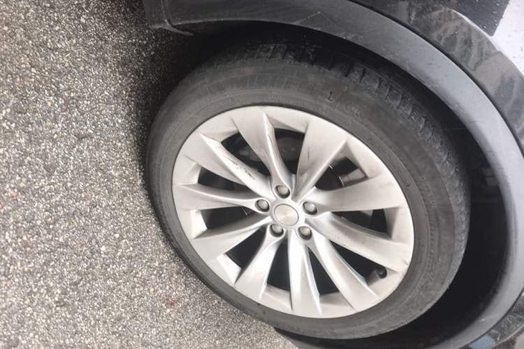 Used Tesla Model X 2016 X 75D Right Front Wheel Hub