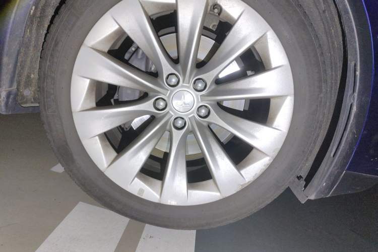 Used Tesla Model X 2016 X 75D Right Front Wheel Hub