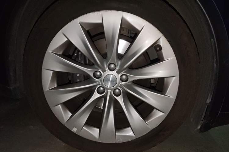 Used Tesla Model X 2016 X 90D Right Front Wheel Hub