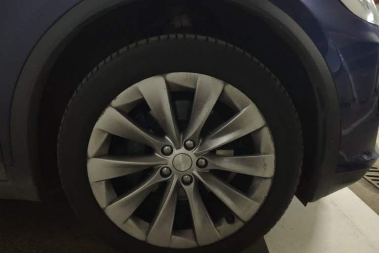 Used Tesla Model X 2016 X 75D Right Front Wheel Hub