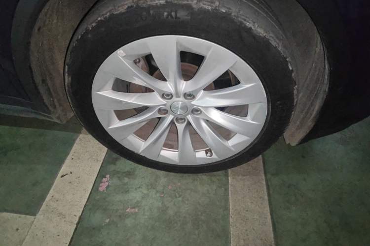 Used Tesla Model X 2016 X 75D Right Front Wheel Hub