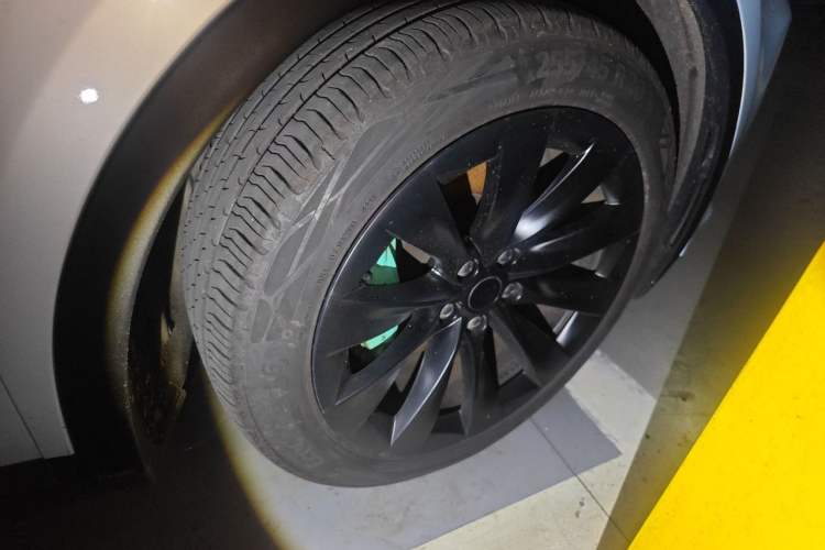 Used Tesla Model X 2016 X 60D Right Front Wheel Hub