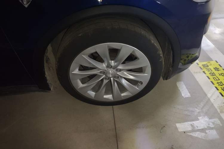 Used Tesla Model X 2016 X 90D Right Front Wheel Hub