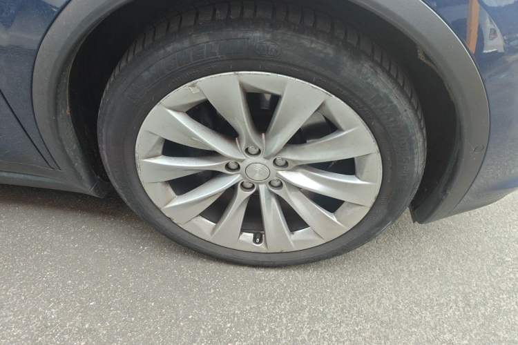 Used Tesla Model X 2016 X 75D Right Front Wheel Hub