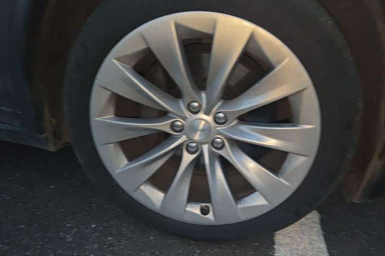 Used Tesla Model X 2016 X 90D Right Front Wheel Hub