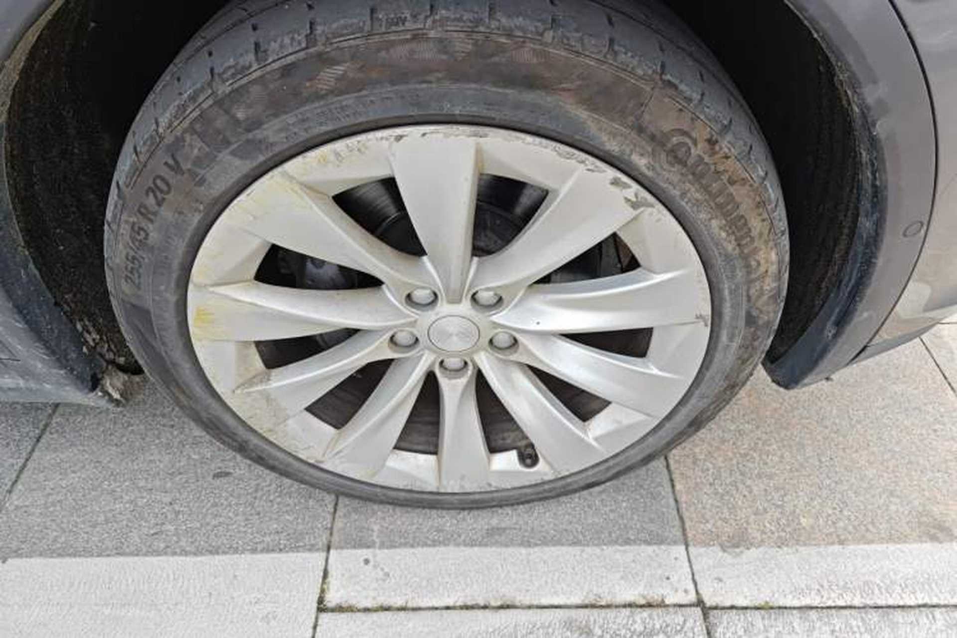 Used Tesla Model X 2016 X 60D Right Front Wheel Hub