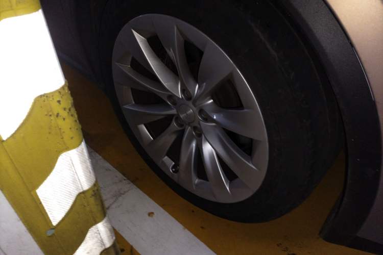 Used Tesla Model X 2016 X 75D Right Front Wheel Hub