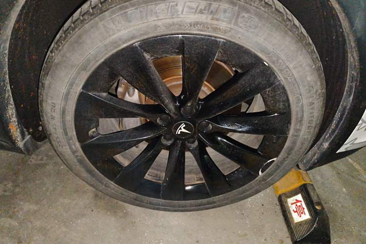 Used Tesla Model X 2016 X 75D Right Front Wheel Hub
