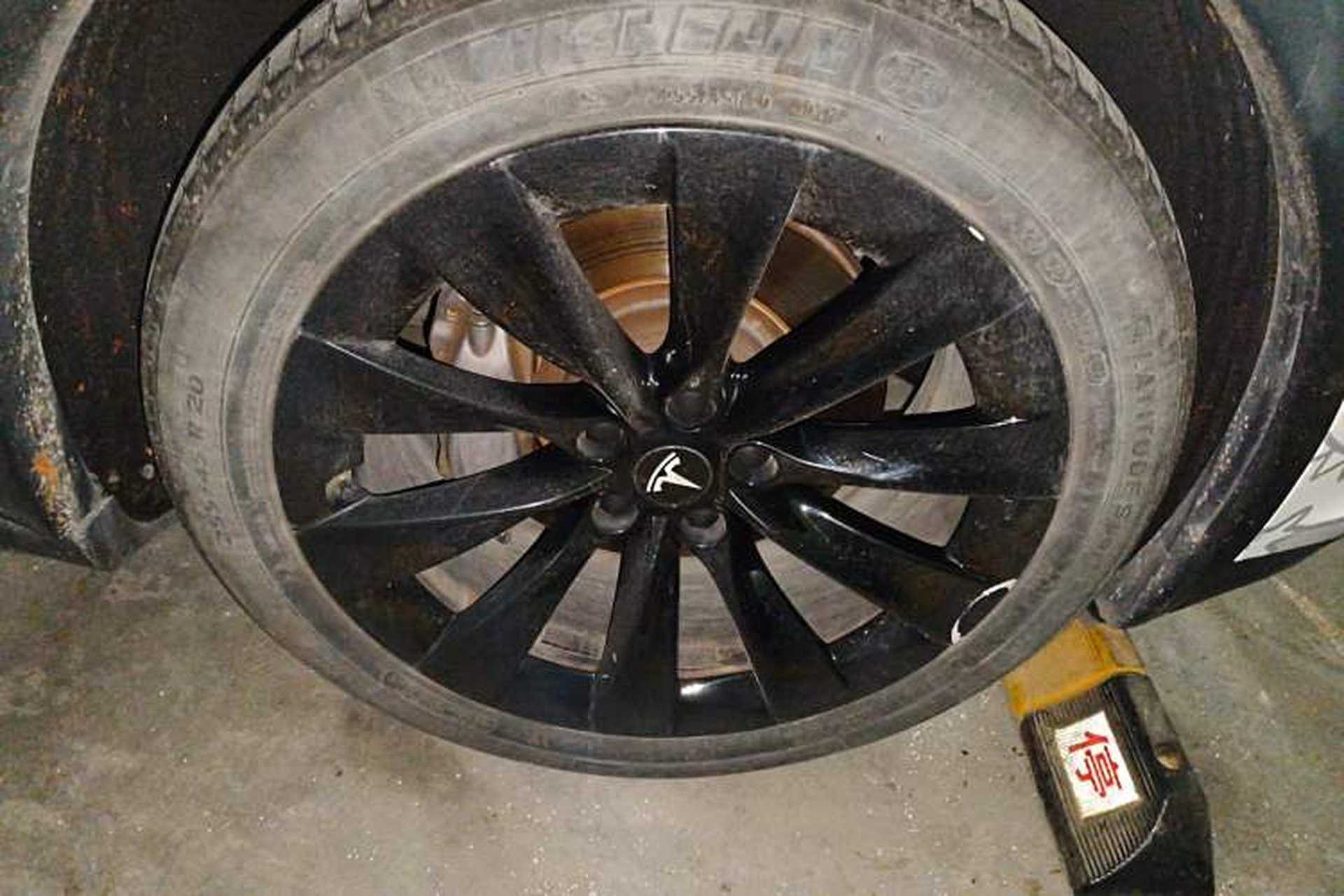 Used Tesla Model X 2016 X 75D Right Front Wheel Hub