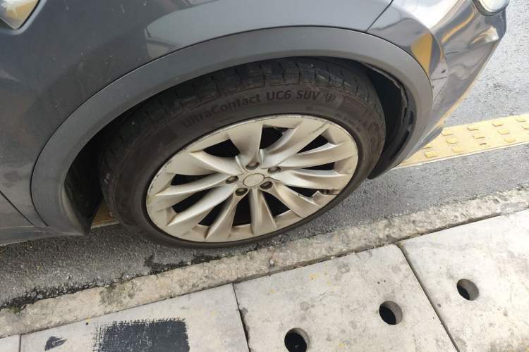 Used Tesla Model X 2016 X 75D Right Front Wheel Hub