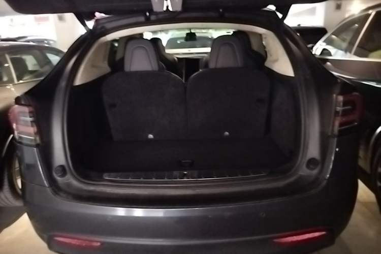 Used Tesla Model X 2016 X 75D Trunk