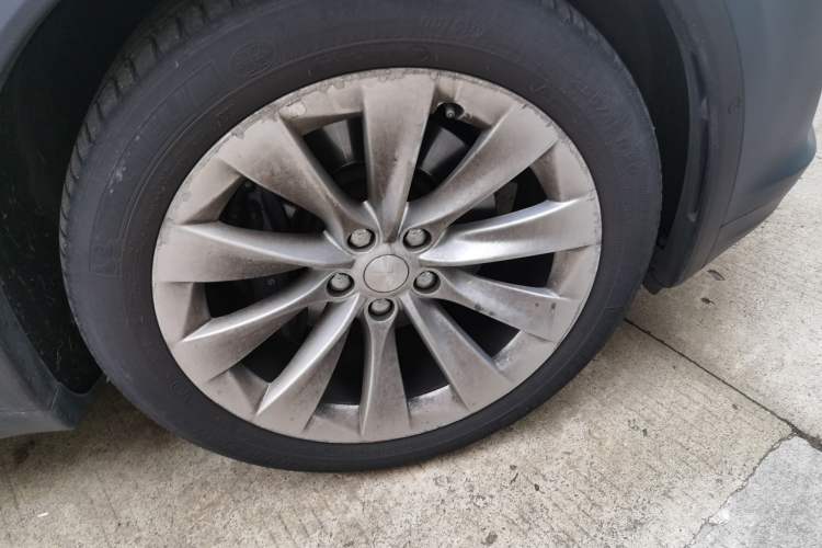 Used Tesla Model X 2016 X 75D Right Front Wheel Hub