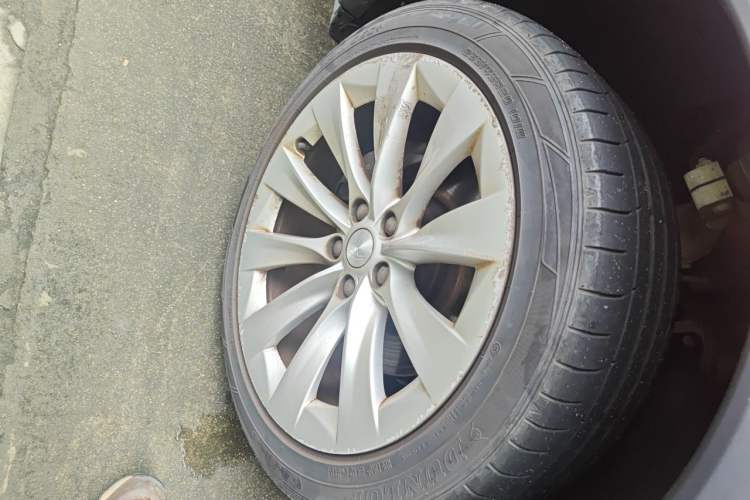 Used Tesla Model X 2016 X 90D Right Front Wheel Hub