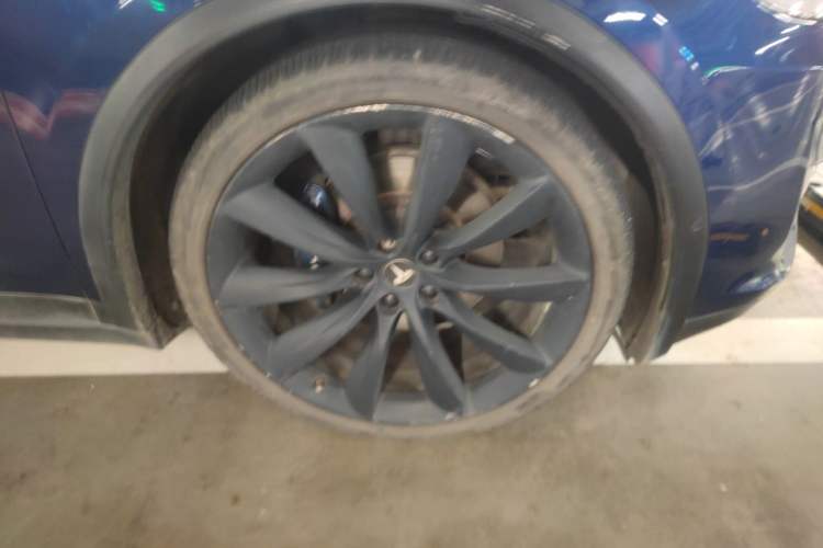 Used Tesla Model X 2016 X 60D Right Front Wheel Hub
