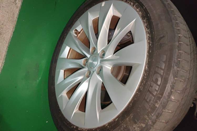 Used Tesla Model X 2016 X 75D Right Front Wheel Hub