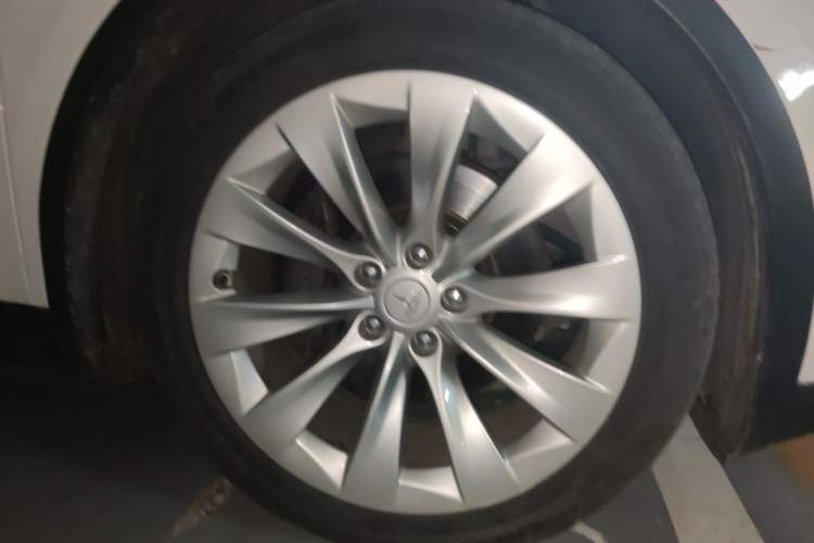 Used Tesla Model X 2016 X 90D Right Front Wheel Hub