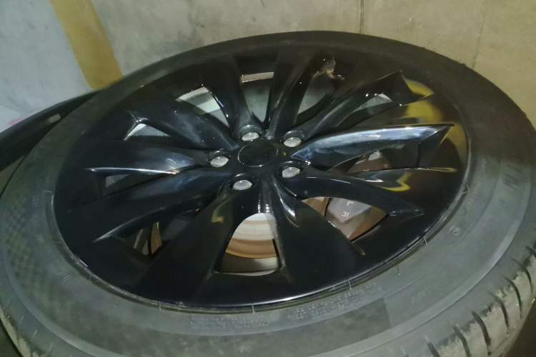 Used Tesla Model X 2016 X 75D Right Front Wheel Hub