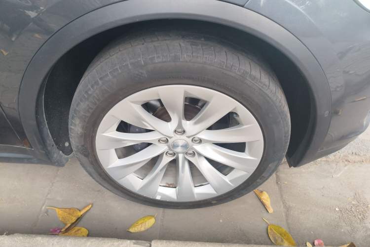 Used Tesla Model X 2016 X 90D Right Front Wheel Hub