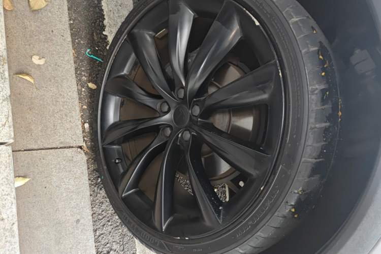 Used Tesla Model X 2016 X 90D Right Front Wheel Hub