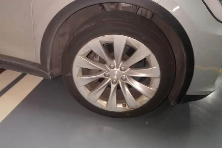 Used Tesla Model X 2016 X 90D Right Front Wheel Hub