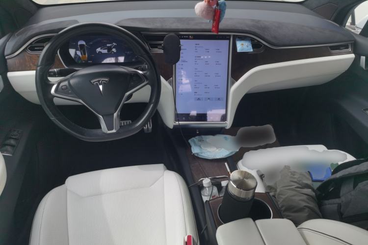Used Tesla Model X  Center Console