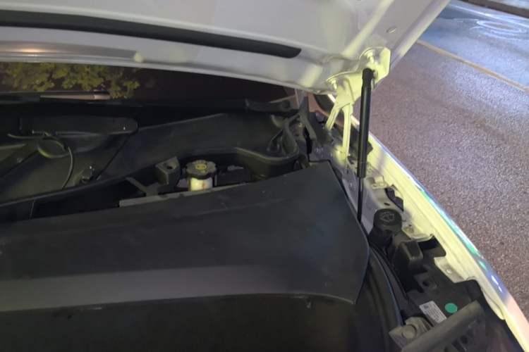 Used Tesla Model X 2016 X 90D Engine Bay Left