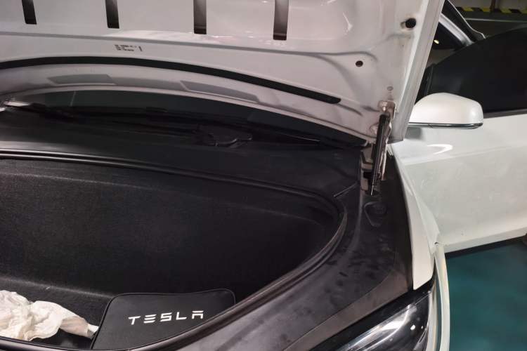 Used Tesla Model X 2016 X 75D Engine Bay Left