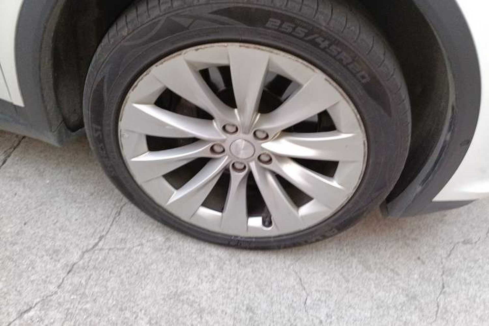 Used Tesla Model X 2016 X 75D Right Front Wheel Hub