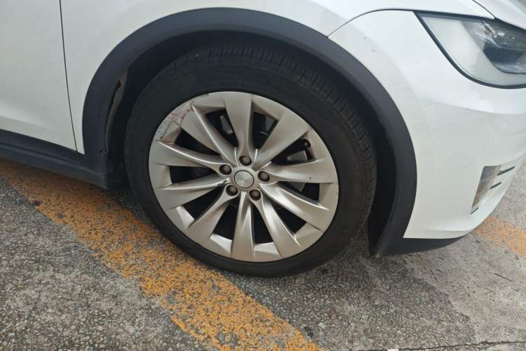 Used Tesla Model X 2016 X 75D Right Front Wheel Hub