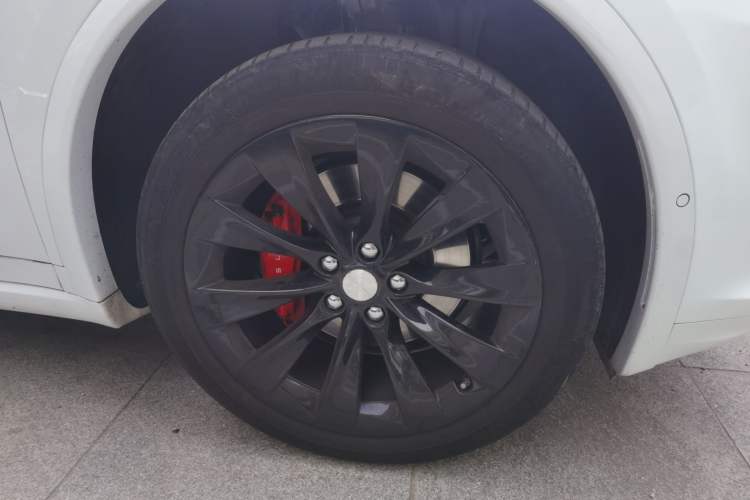 Used Tesla Model X  Right Front Wheel Hub