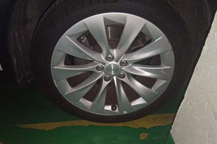 Used Tesla Model X 2016 X 90D Right Front Wheel Hub