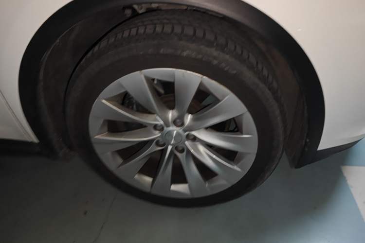 Used Tesla Model X 2016 X 90D Right Front Wheel Hub