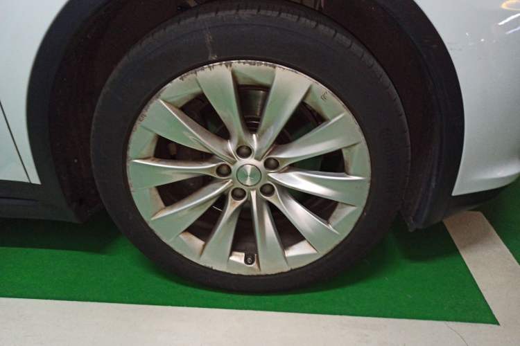 Used Tesla Model X 2016 X 90D Right Front Wheel Hub