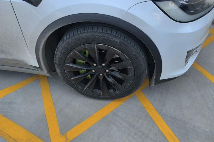 Used Tesla Model X 2016 X 75D Right Front Wheel Hub