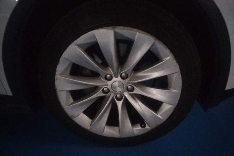 Used Tesla Model X 2016 X 90D Right Front Wheel Hub